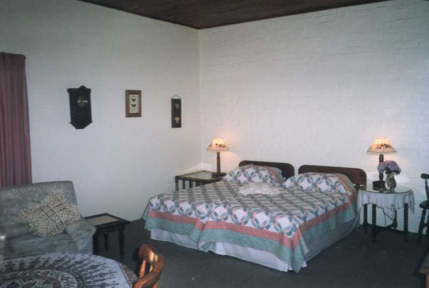 DeWet-bedroom.jpg